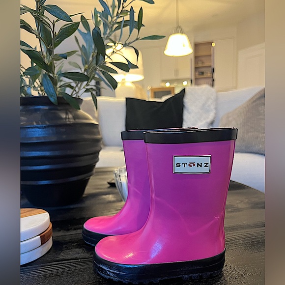 KIDS STONZ RUBBER BOOTS - BASICALLY NEW, WORN ONCE - Picture 3 of 3